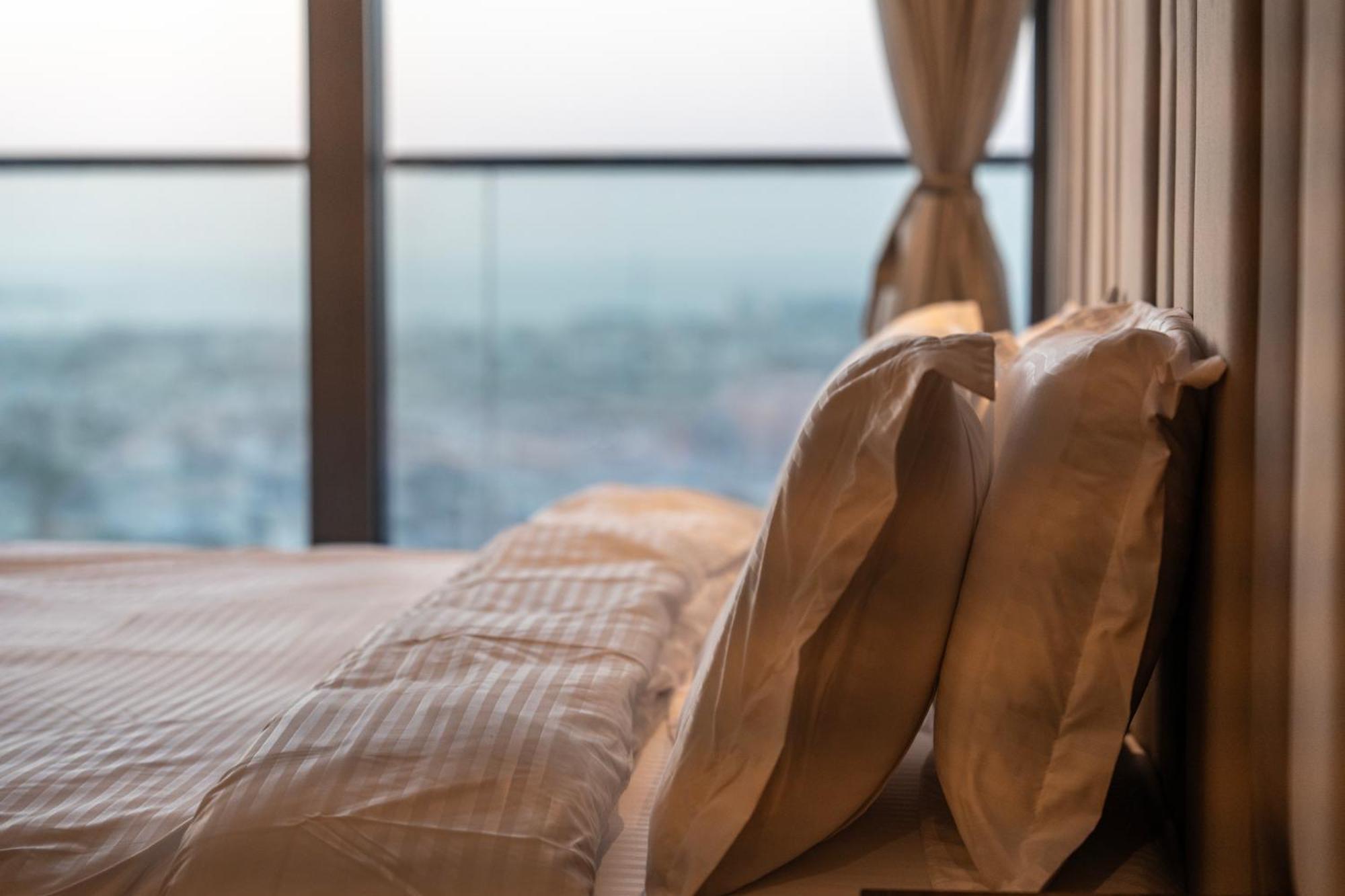 Apartemen Hausreserv At Paramount Midtown - Infinity Pool With Burj Khalifa View - Luxury