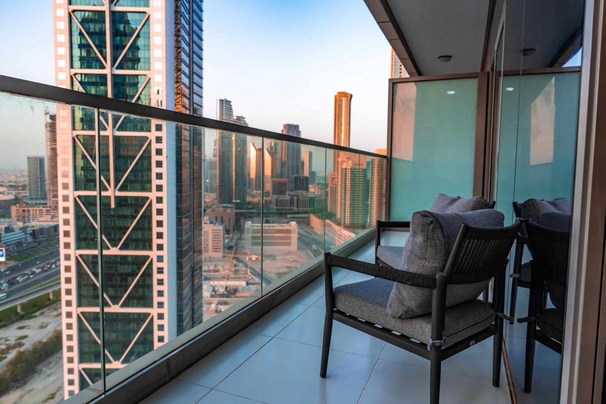 Hausreserv At Paramount Midtown - Infinity Pool With Burj Khalifa View - Luxury Apartemen