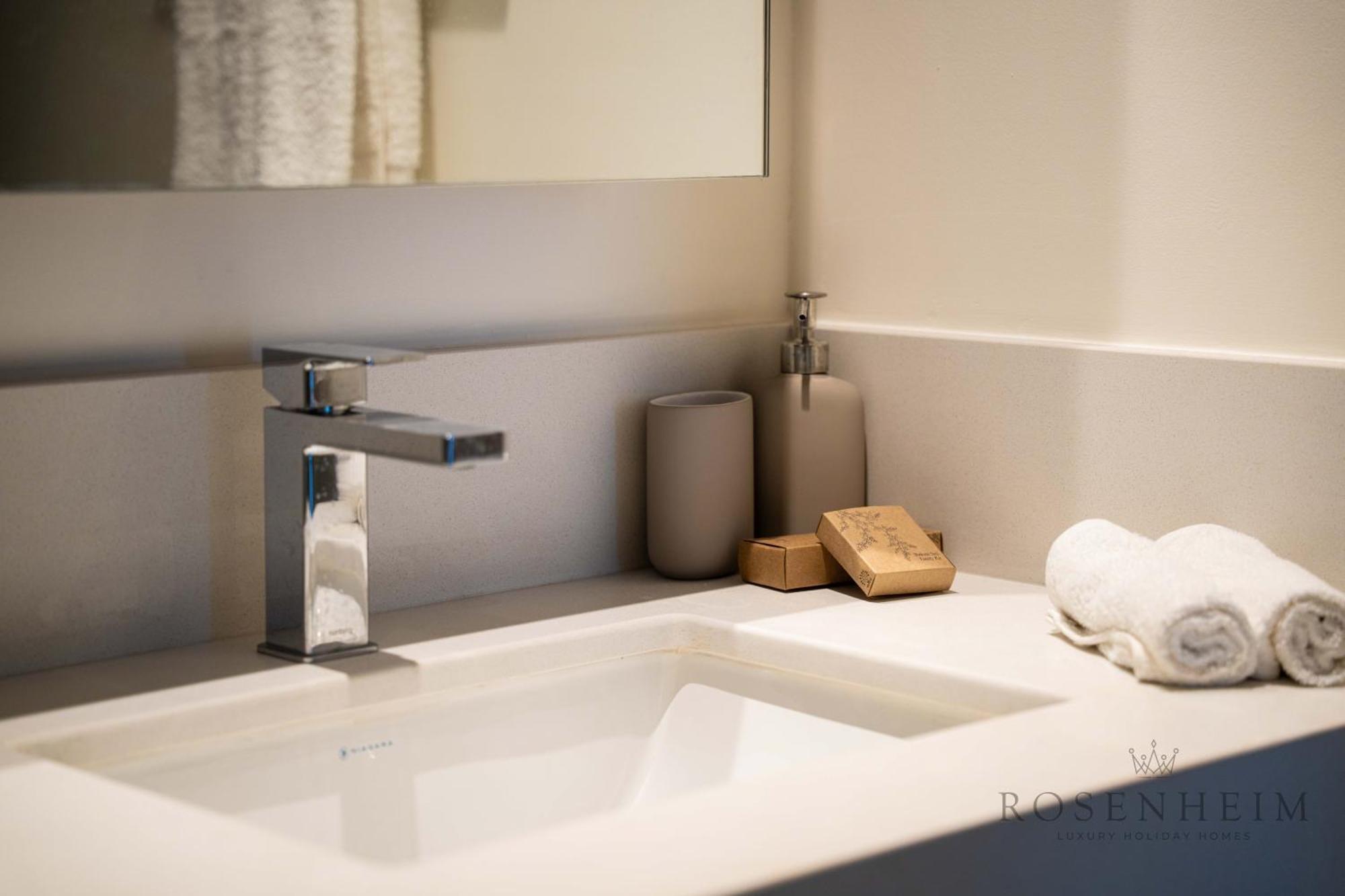 Rosenheim - Refreshed 1 Bedroom In Creek Harbour Appartement