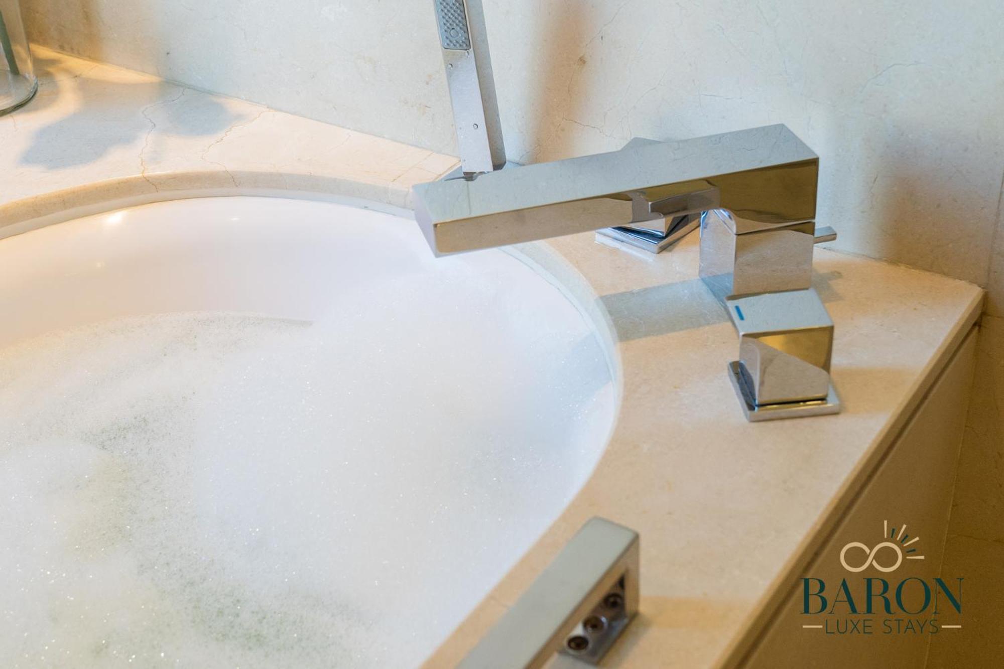 Luxurious At Address Residences 15 *