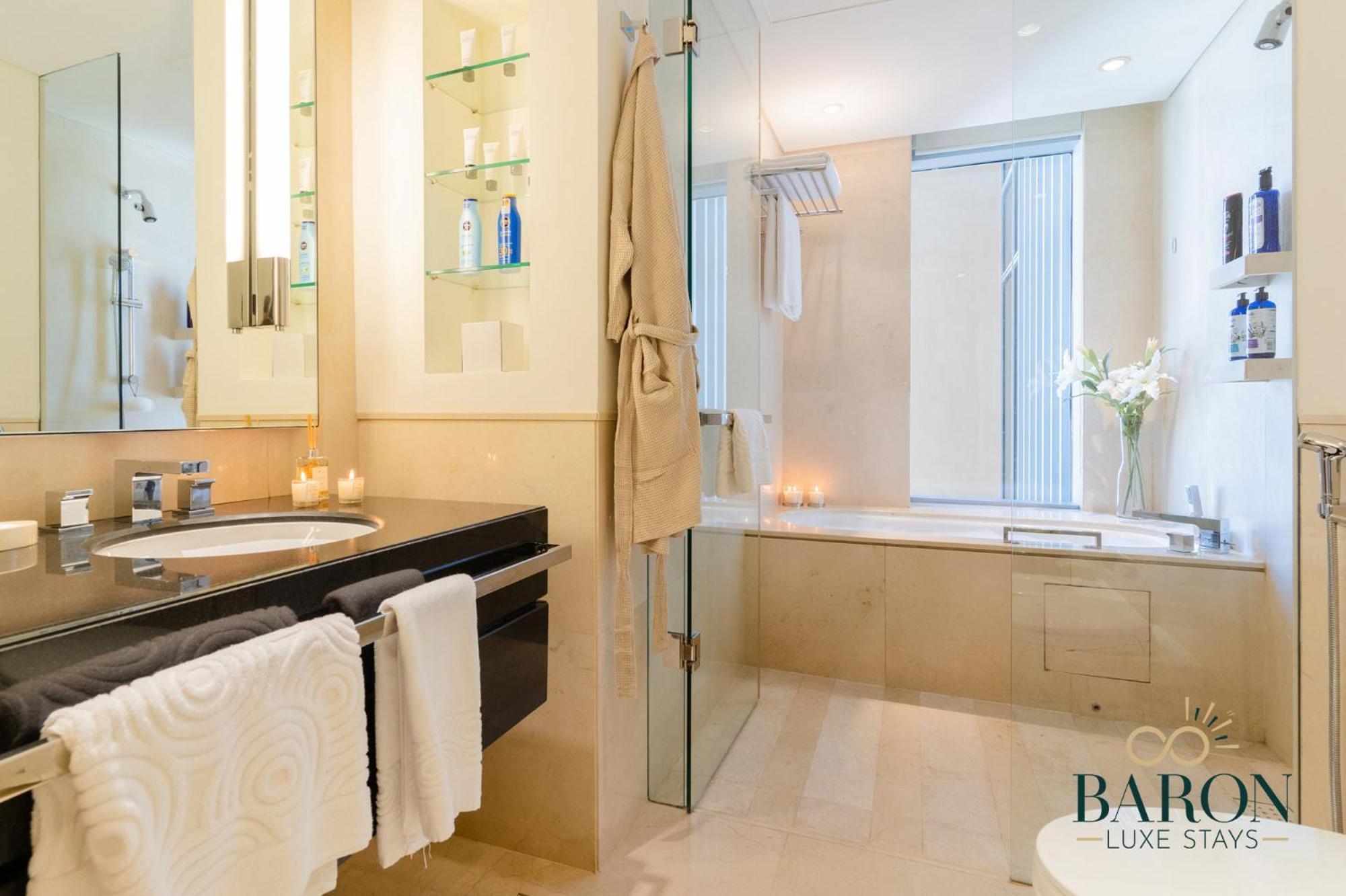 Luxurious At Address Residences 15 *