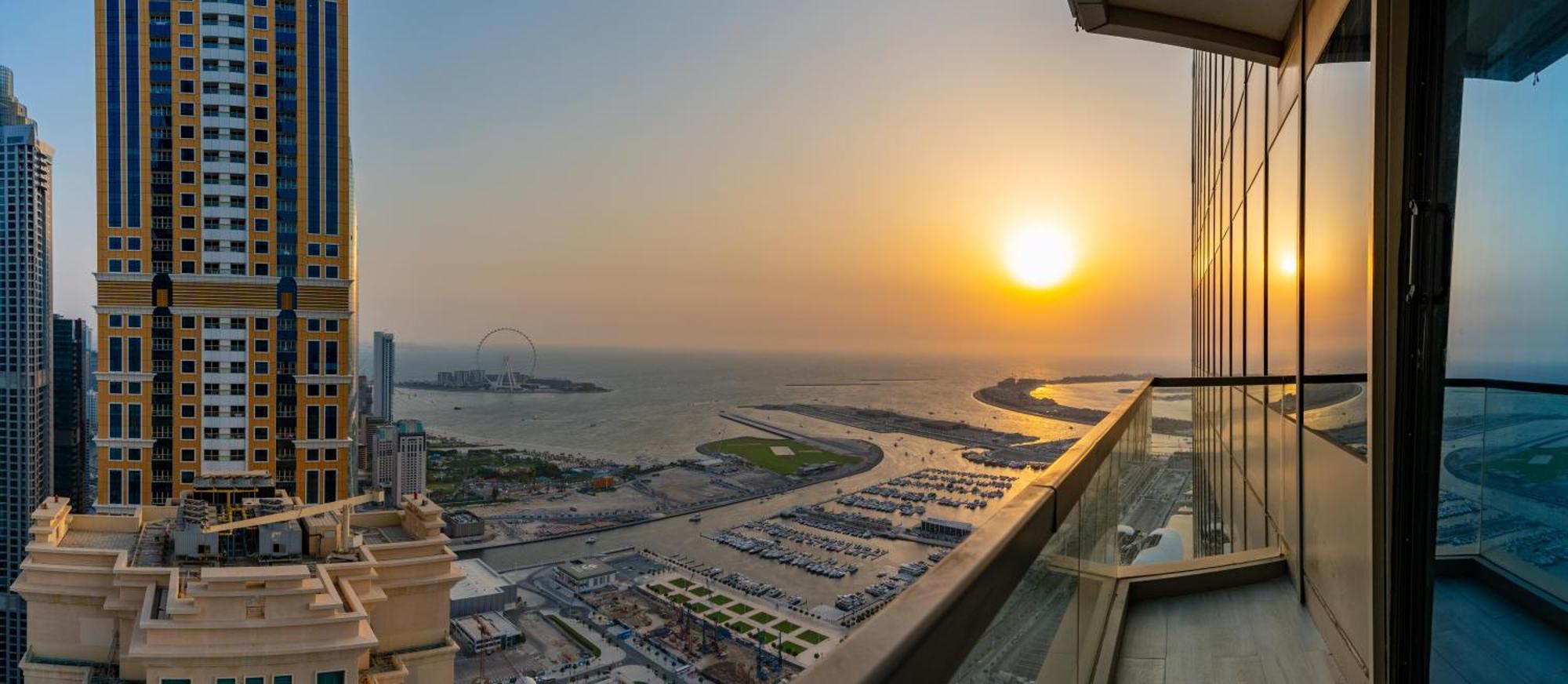The Luxe Marina Experience - Stylish 2br With Sweeping Balcony Views For Total Relaxation Dubai
