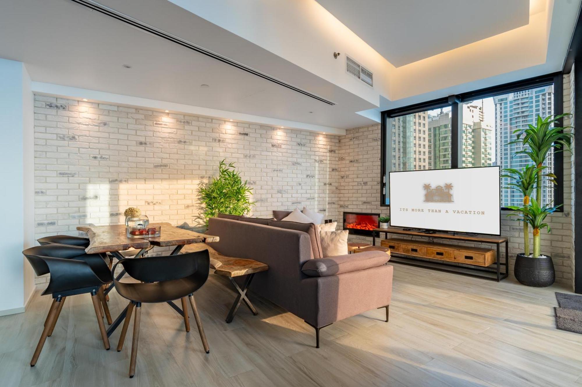 The Luxe Marina Experience - Stylish 2br With Sweeping Balcony Views For Total Relaxation