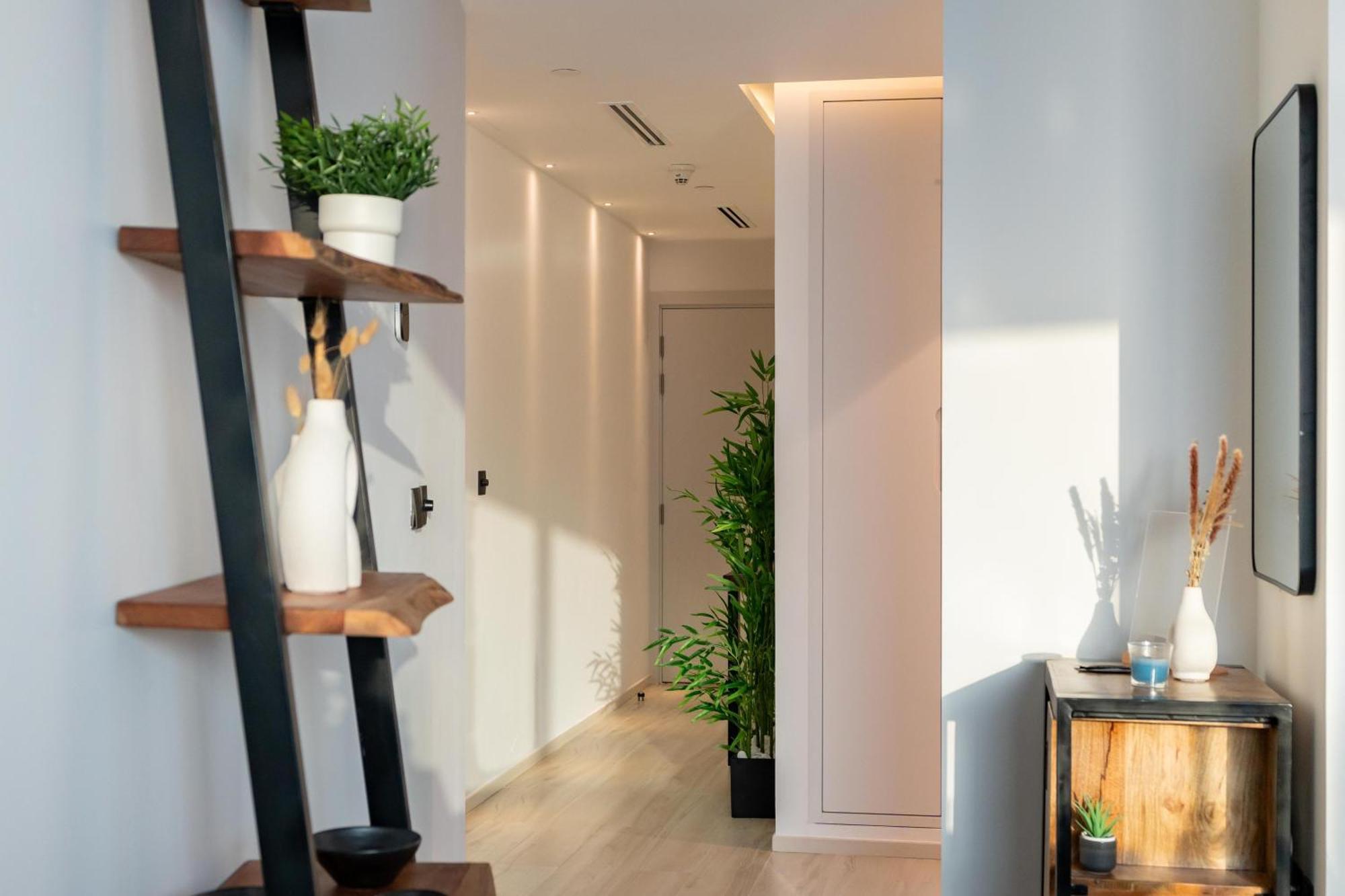 The Luxe Marina Experience - Stylish 2br With Sweeping Balcony Views For Total Relaxation Dubai