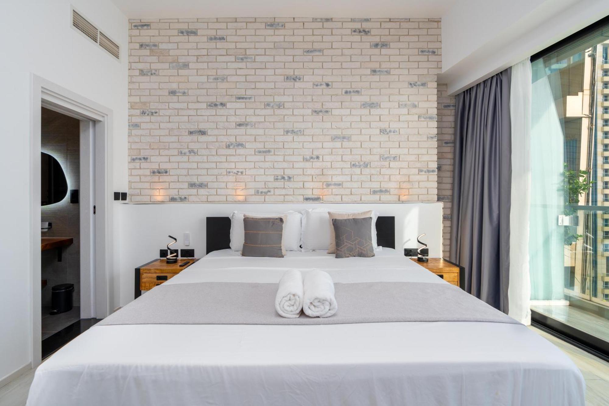 The Luxe Marina Experience - Stylish 2br With Sweeping Balcony Views For Total Relaxation * Dubai