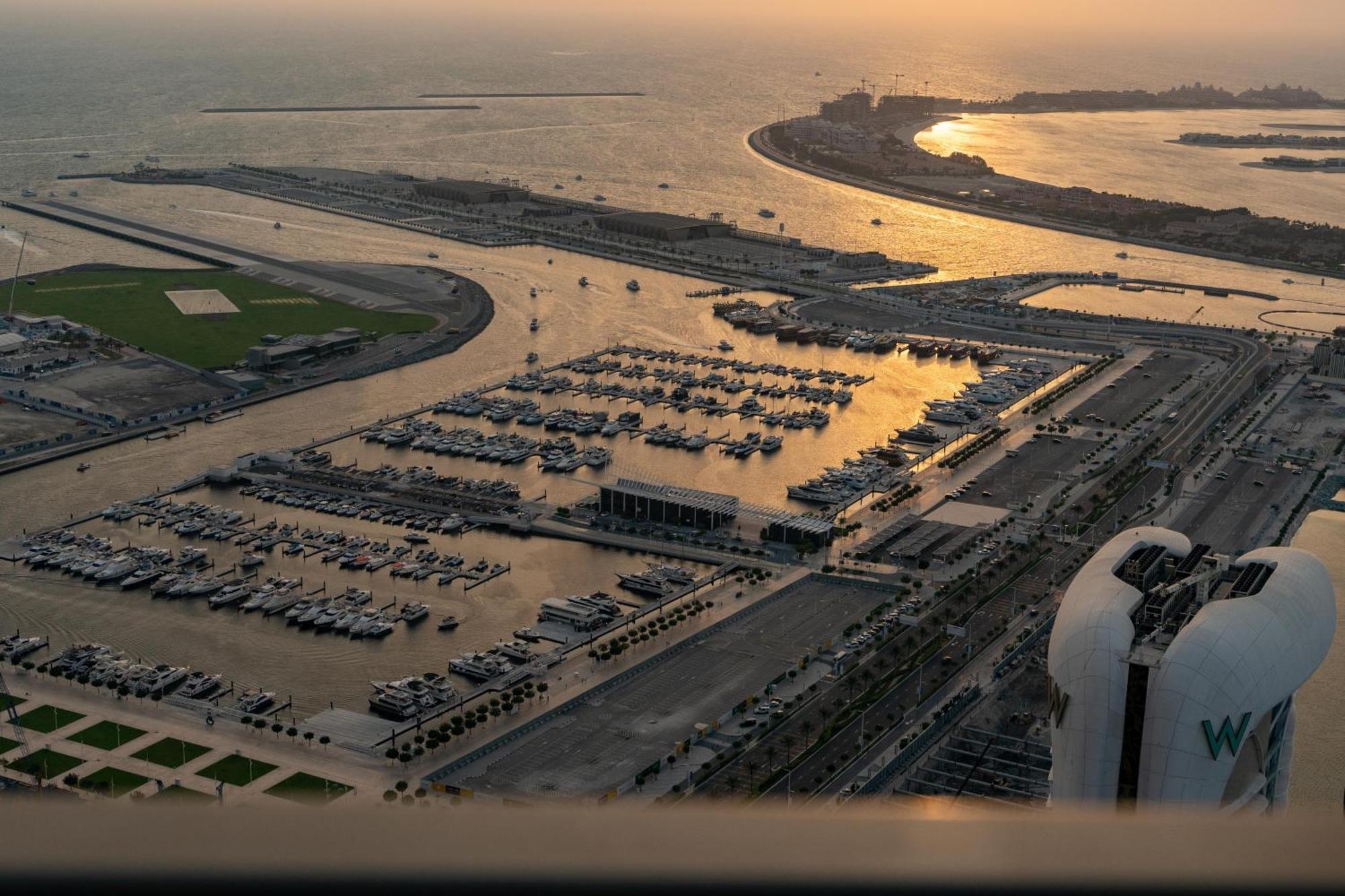 The Luxe Marina Experience - Stylish 2br With Sweeping Balcony Views For Total Relaxation