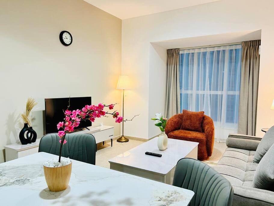 1 Bedroom Flat, Luxury Amenities, Opp & Club With Free Parking In Marina Appartement