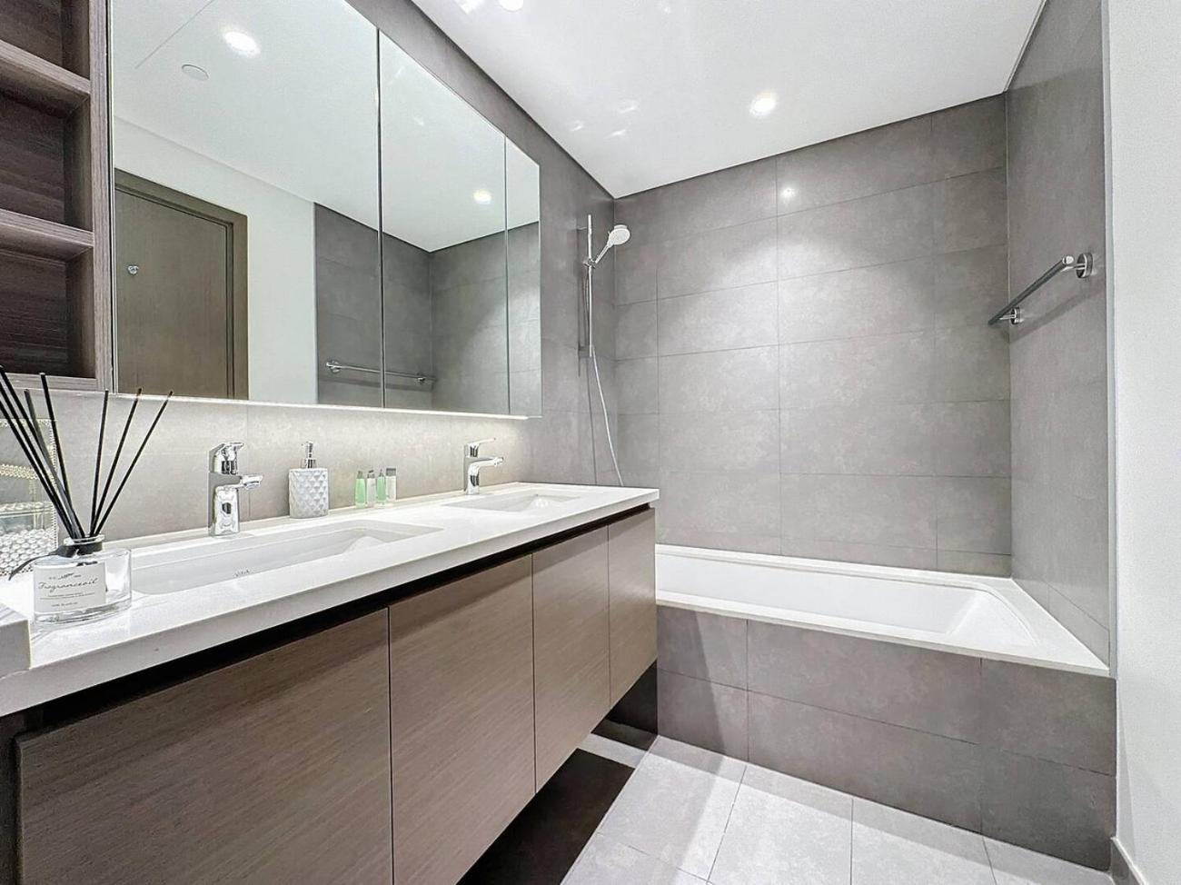 Fam Living - Spacious 3-bedroom In Creek Gate With Stunning Views