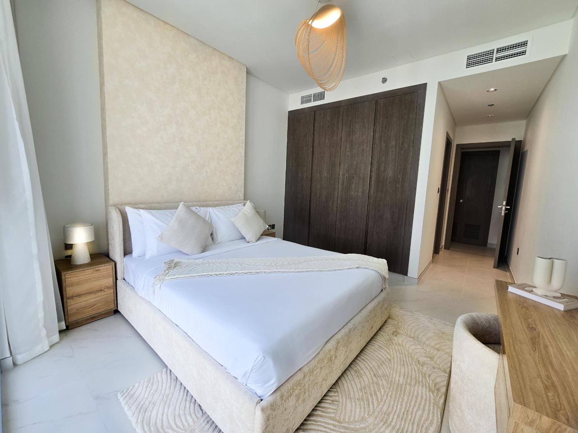 Easygo-luxury 2br & Maids With Lagoon View Apartment