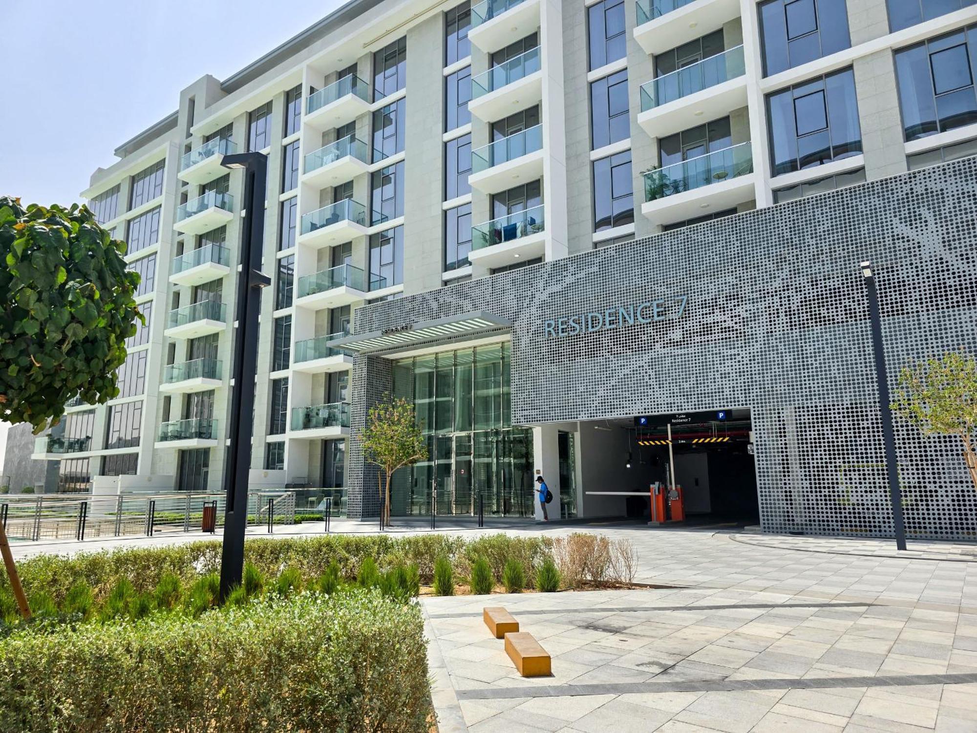 Easygo-luxury 2br & Maids With Lagoon View Apartment