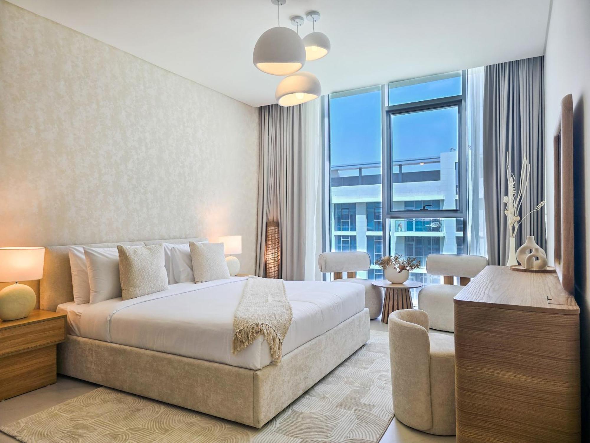Easygo-luxury 2br & Maids With Lagoon View * Dubai