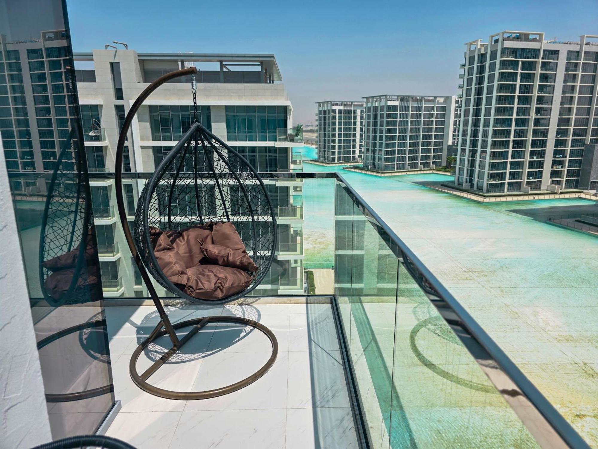 Easygo-luxury 2br & Maids With Lagoon View Dubai