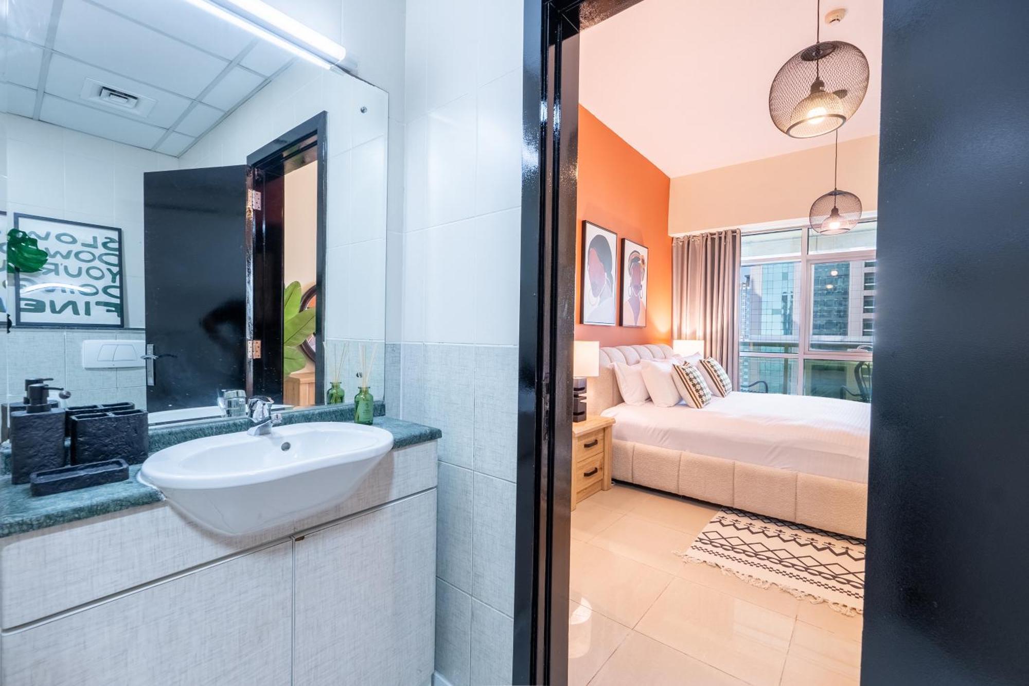 Lejlighed Stylish 1br Apartment! Near Metro & Stroll To Marina *