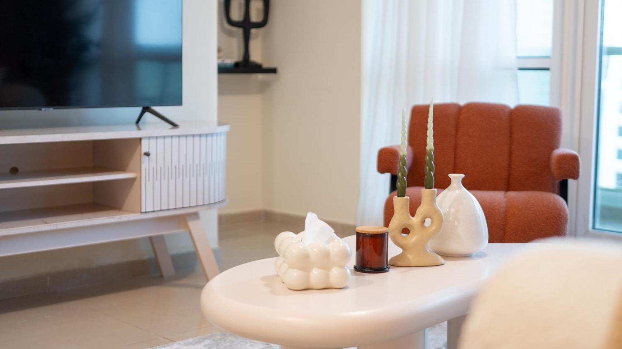 Stylish 1br Apartment! Near Metro & Stroll To Marina Lejlighed