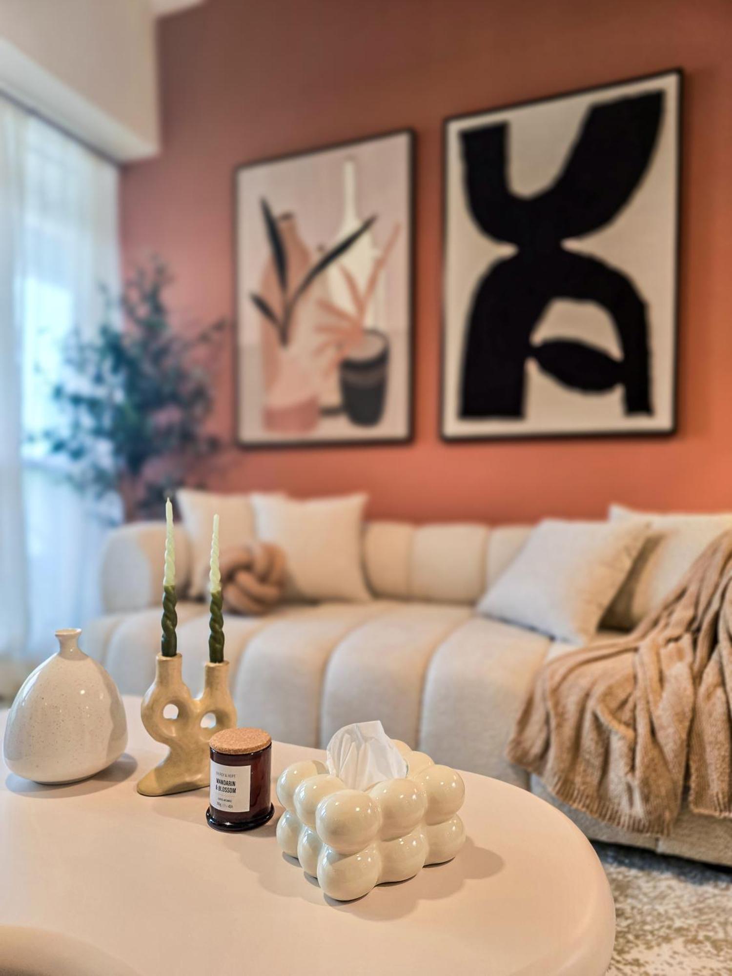 Stylish 1br Apartment! Near Metro & Stroll To Marina Lejlighed *