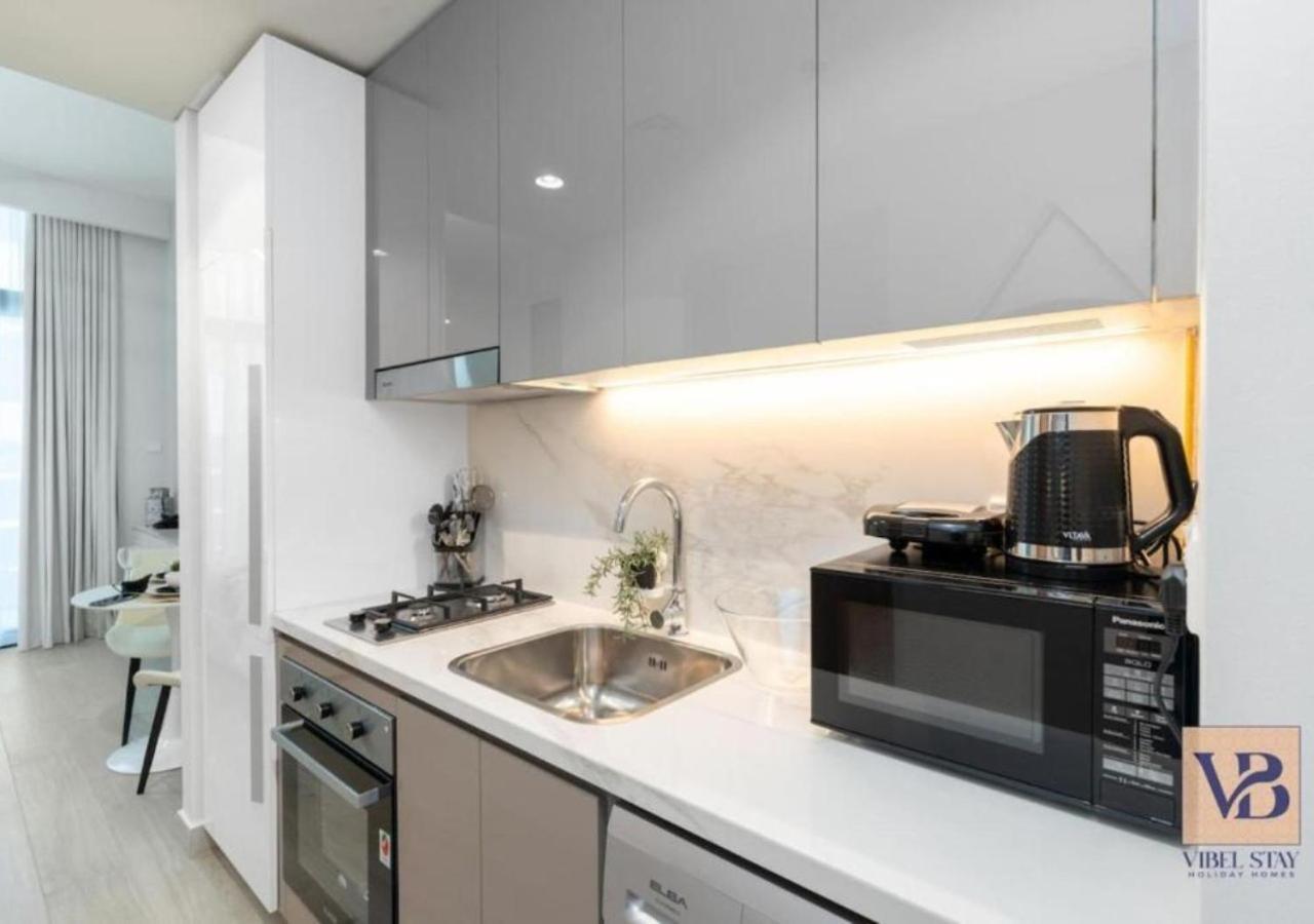 Modern At Azizi 46 In Meydan By Vibel * Dubaï