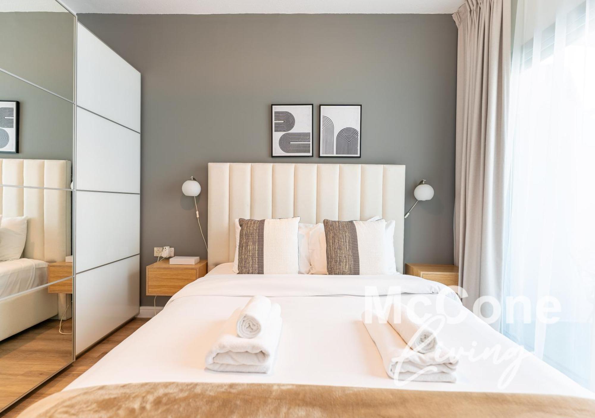 1br In Marina With Private Terrace & Pool Dubaï