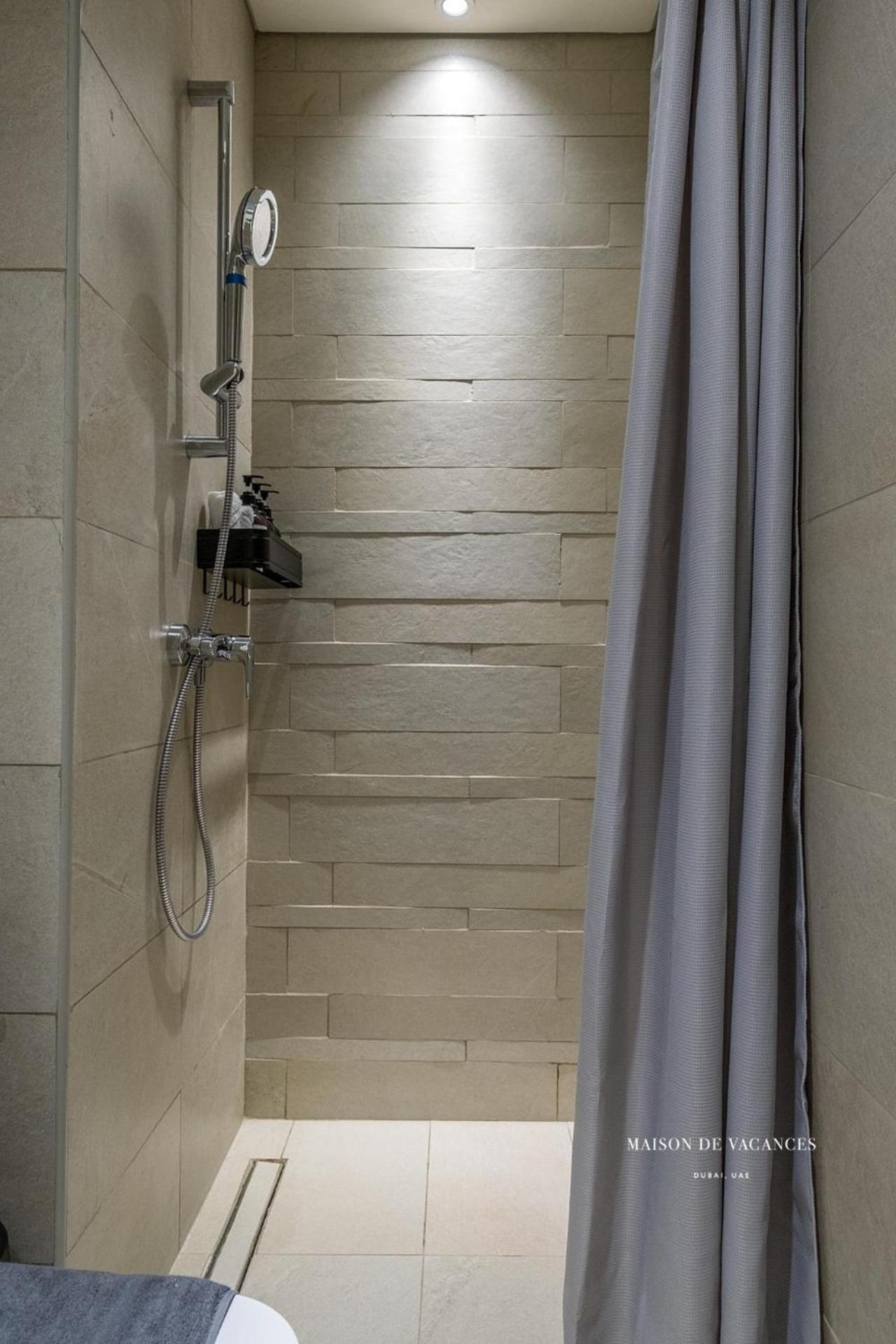 Apartamento Comfortable 10mins Away From Mall Dubái