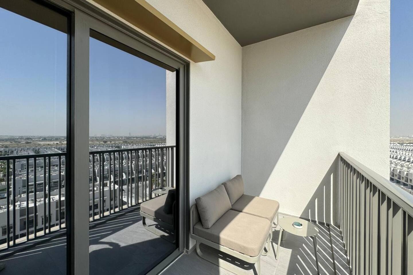 Brand New 15 Mins Drive From Business Bay Appartement