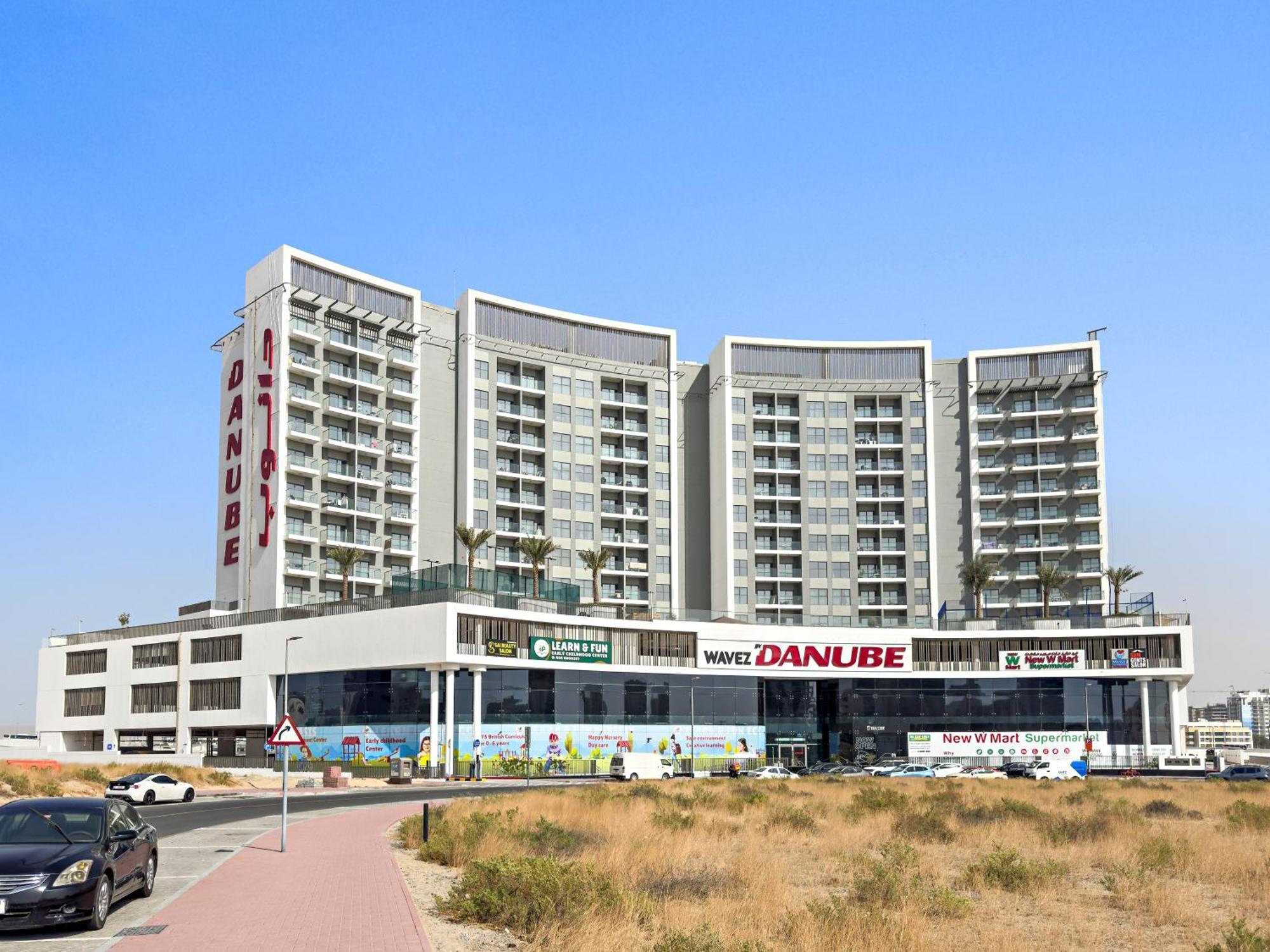 Stylish With A Gym, Pool, Bbq Area, Badminton Court