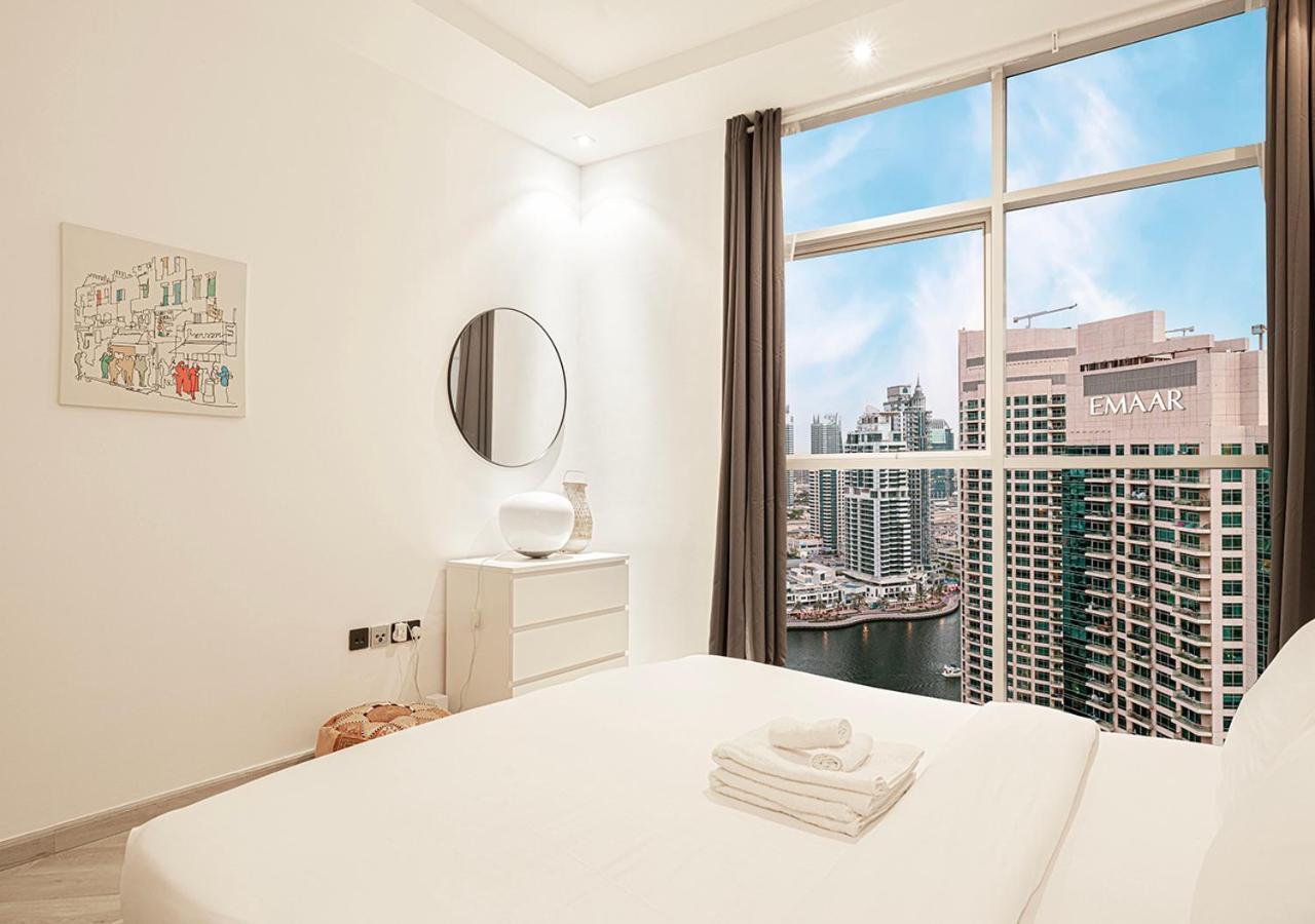 Modern 4br With Balcony And Scenic Marina Views Dubai