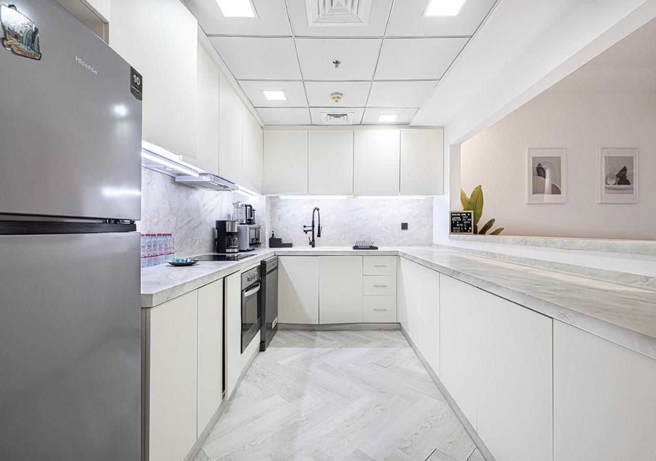 Appartement Modern 4br With Balcony And Scenic Marina Views Dubaï