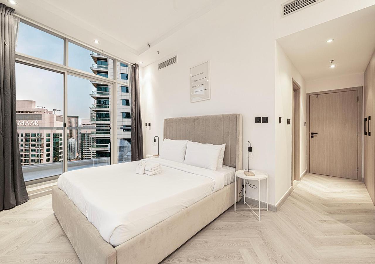 Modern 4br With Balcony And Scenic Marina Views Appartement