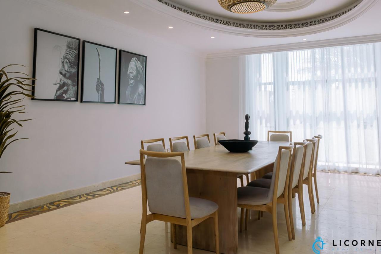 Hospedagem domiciliar The Beachfront Oasis - Private & Shared