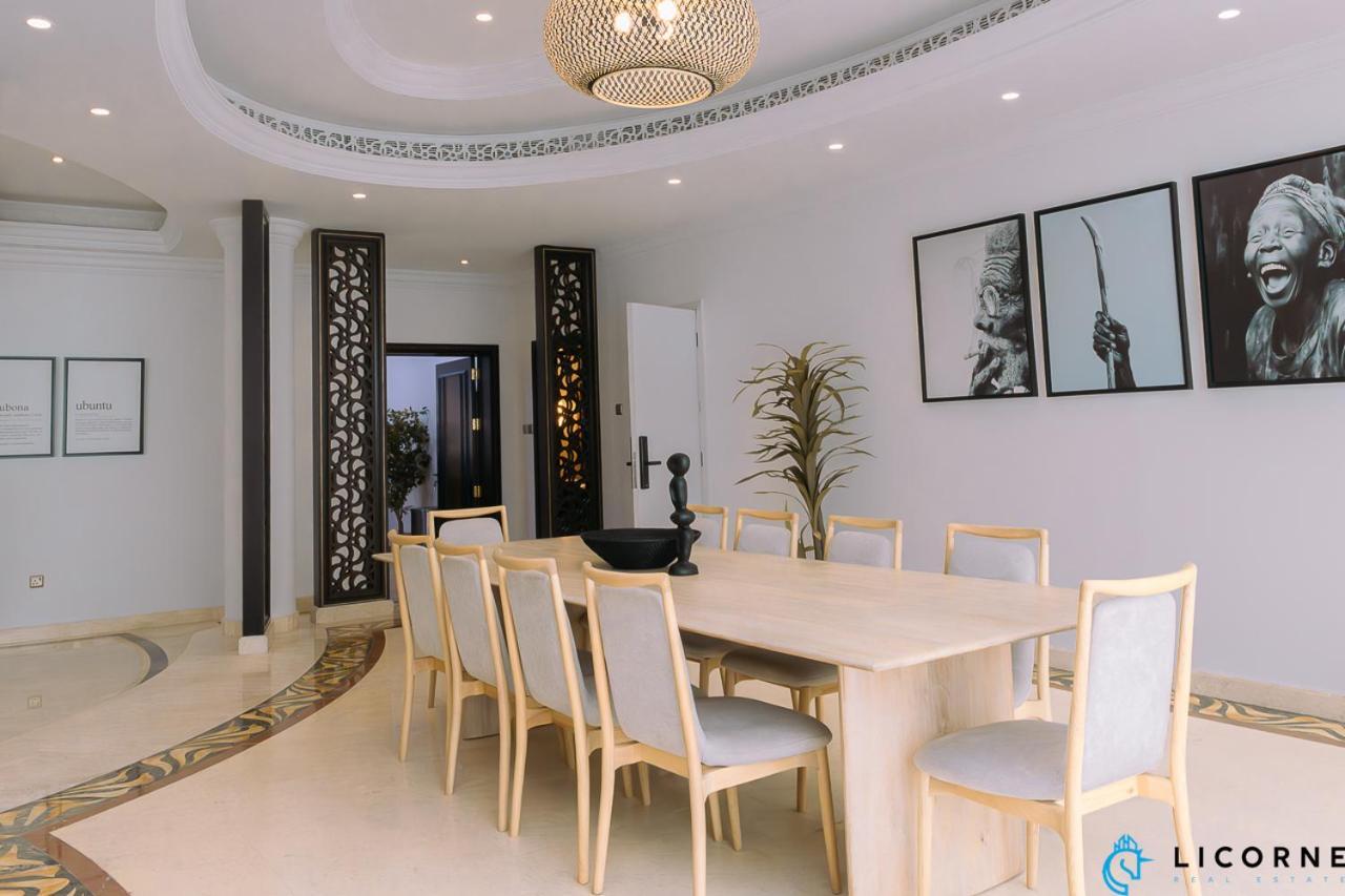 Hospedagem domiciliar The Beachfront Oasis - Private & Shared *