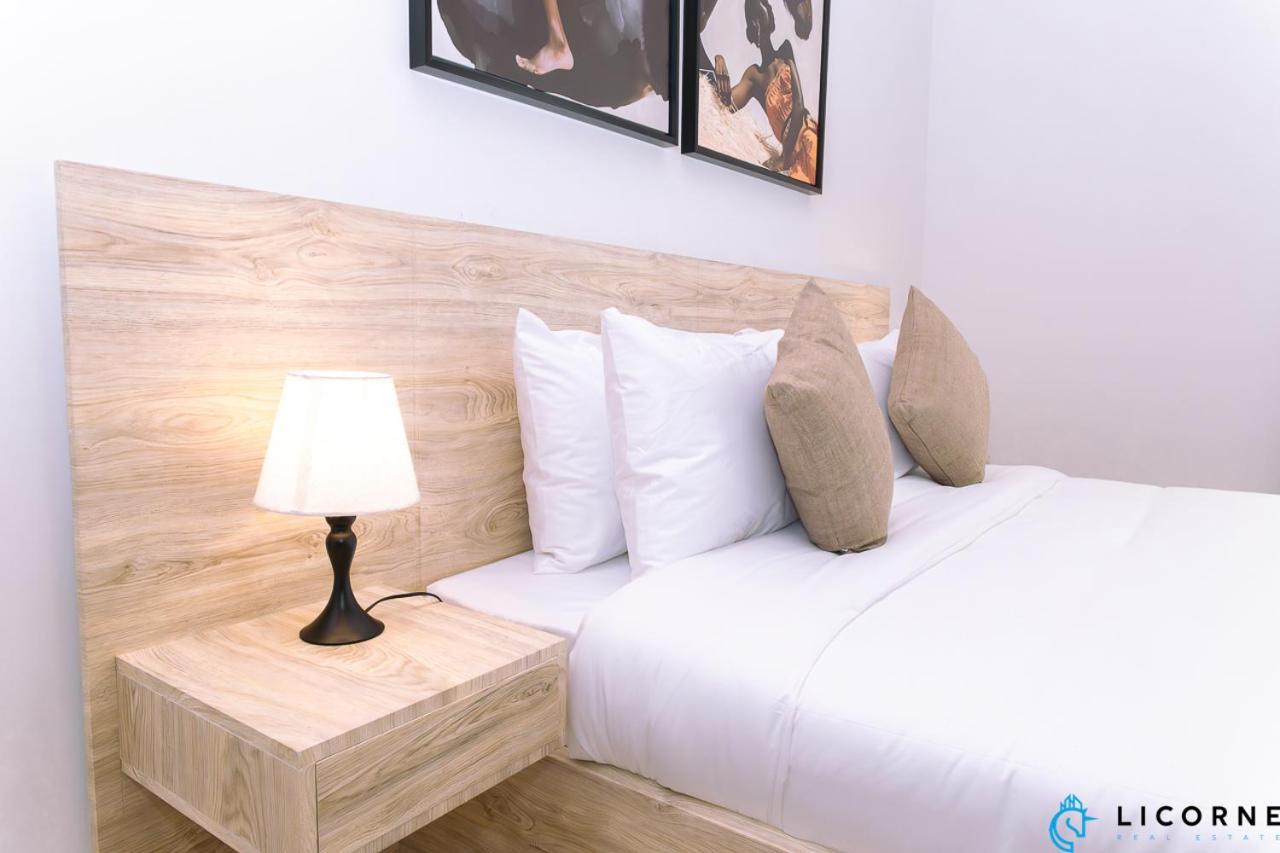 Hospedagem domiciliar The Beachfront Oasis - Private & Shared