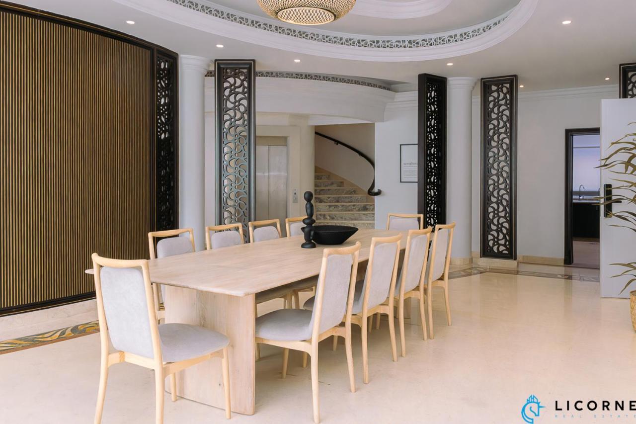 Hospedagem domiciliar The Beachfront Oasis - Private & Shared *