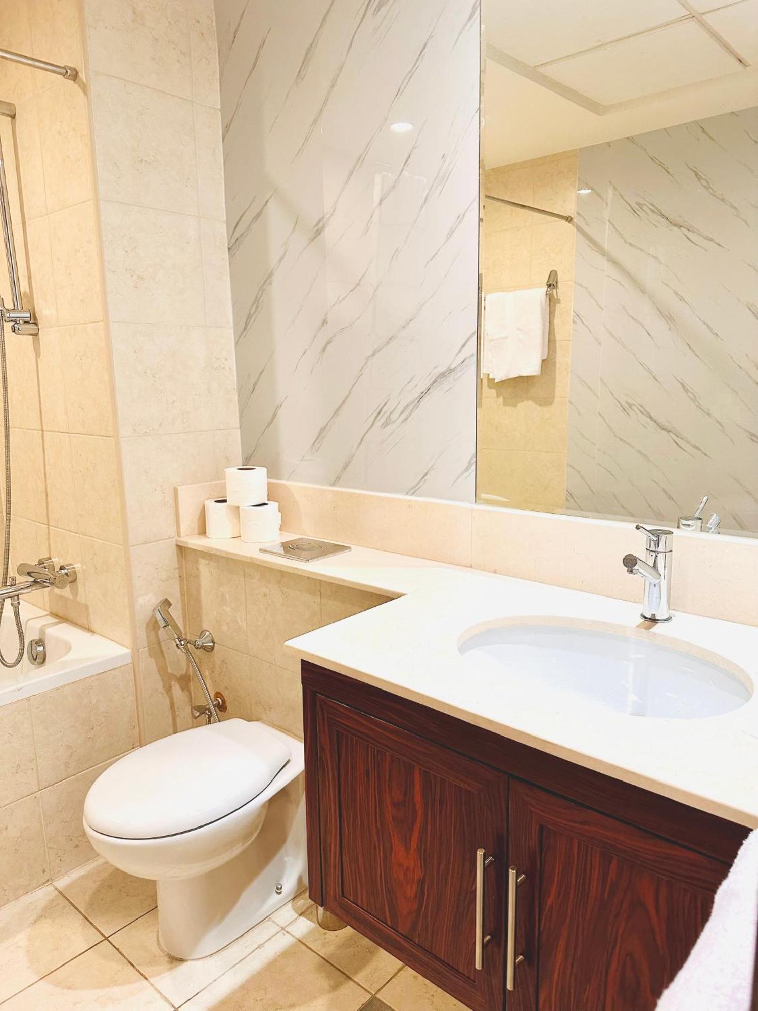 Ace Luxe, 2br, Downtown, Burj Khalifa & Fountain View, 5 Mins Walk To Mall *