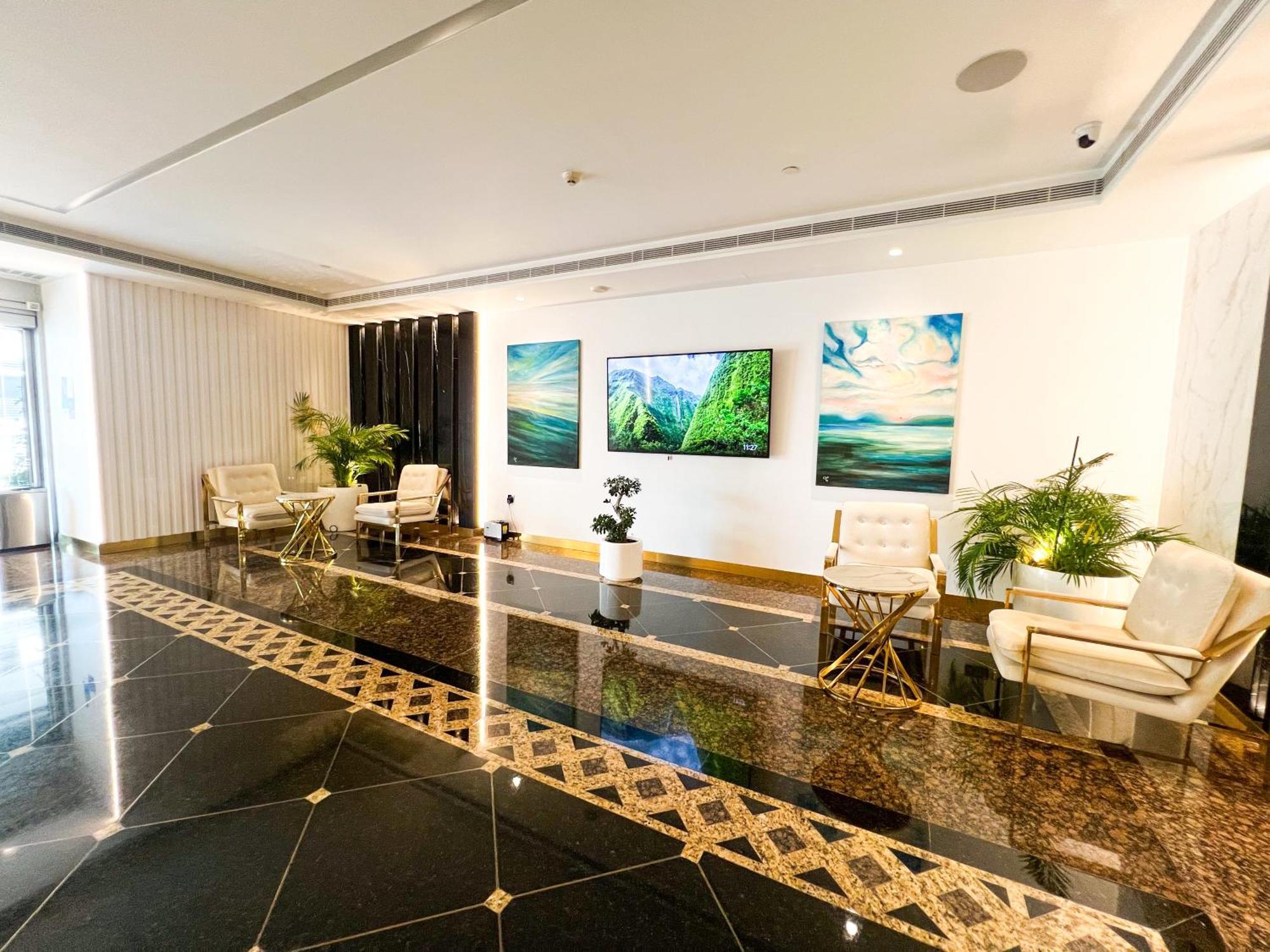 Stunning 2br In Marina With Amazing Views *