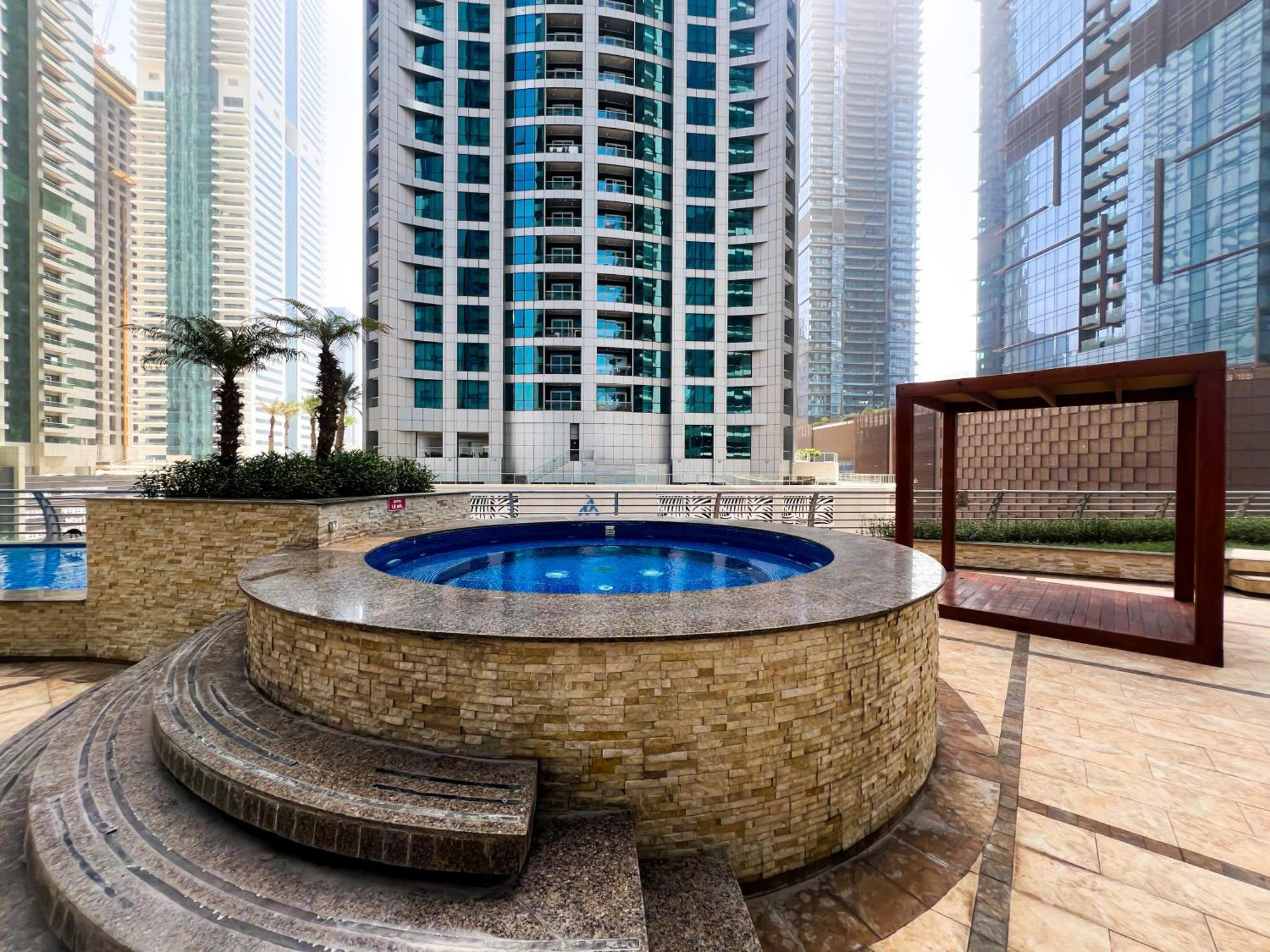 Stunning 2br In Marina With Amazing Views *