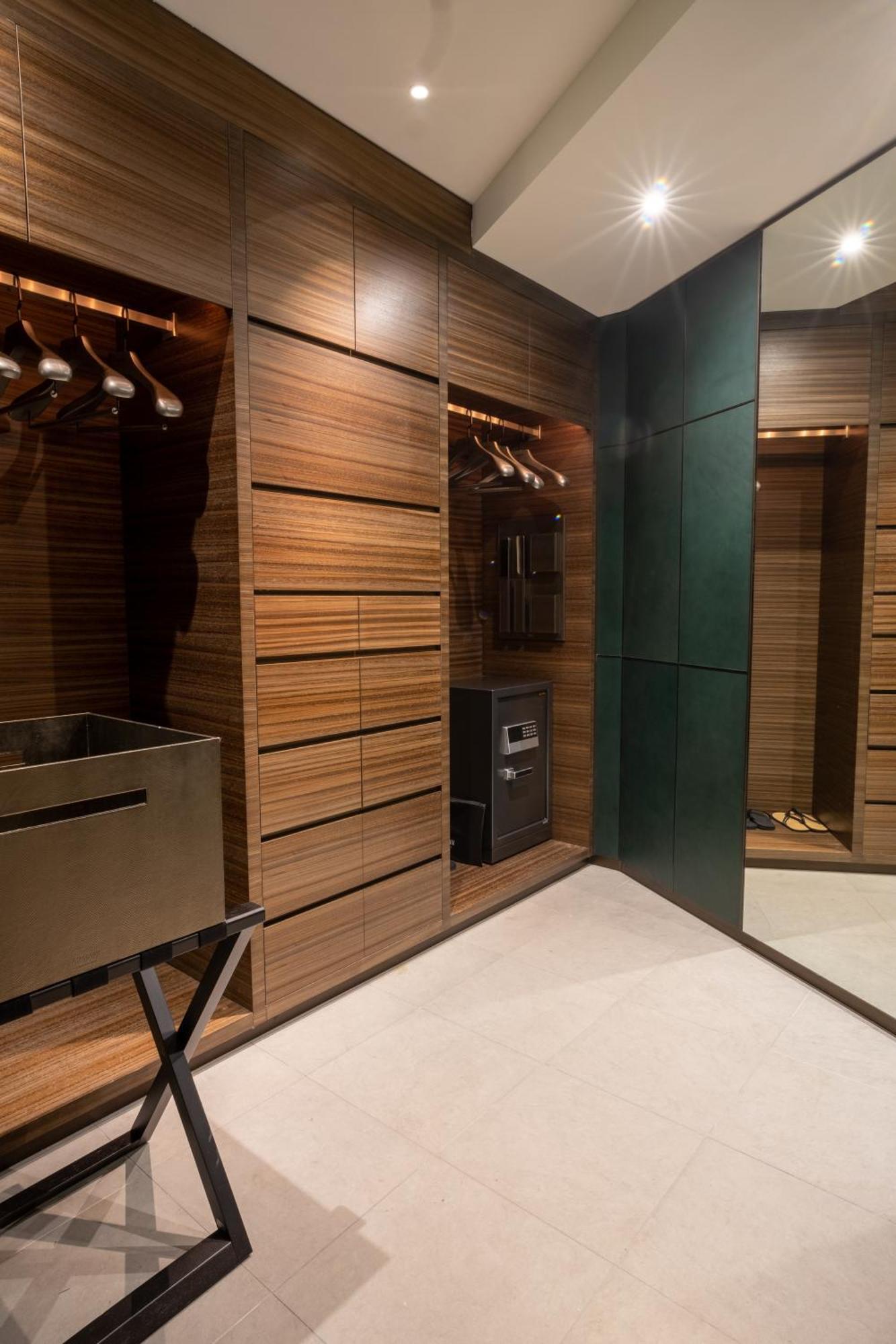 Apartment 2-br Luxury In Armani Residences