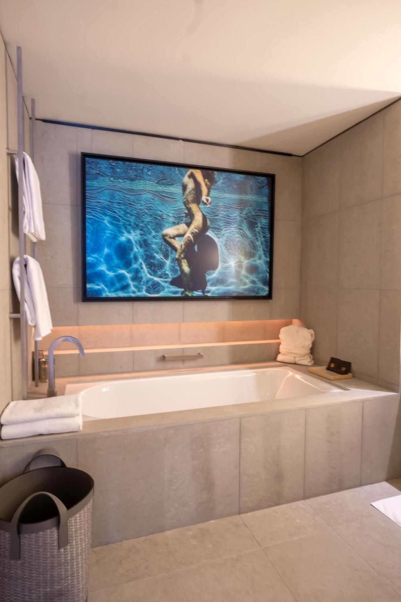 2-br Luxury In Armani Residences *