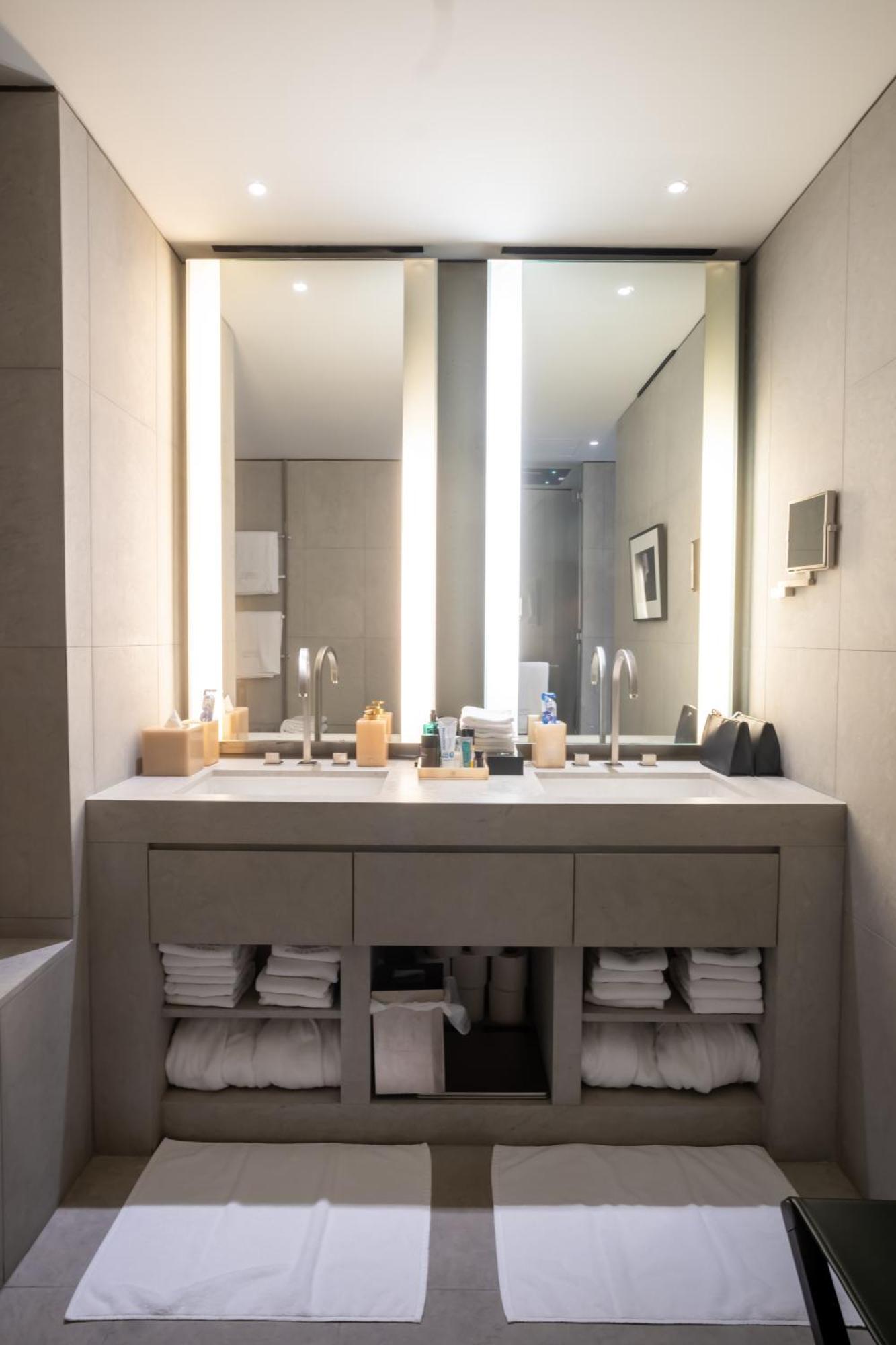 2-br Luxury In Armani Residences Dubai