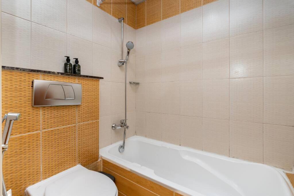 Large Attached To Metro - Marina Diamond3 Apartemen Dubai