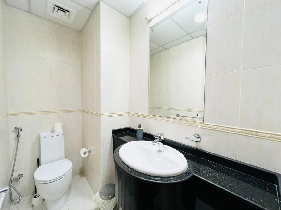 Sea View 1 Bedroom Flat, Luxury Amenities, Near & Tram With Free Parking In Marina Appartement