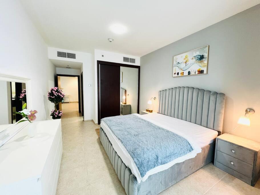 Sea View 1 Bedroom Flat, Luxury Amenities, Near & Tram With Free Parking In Marina