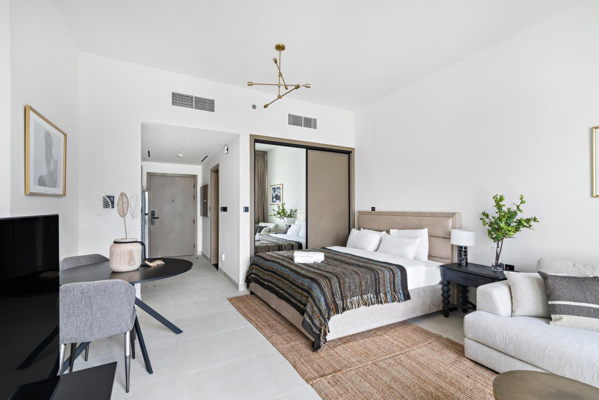 Furnished Binghatti Canal - Burj Khalifa View, Appartamento *