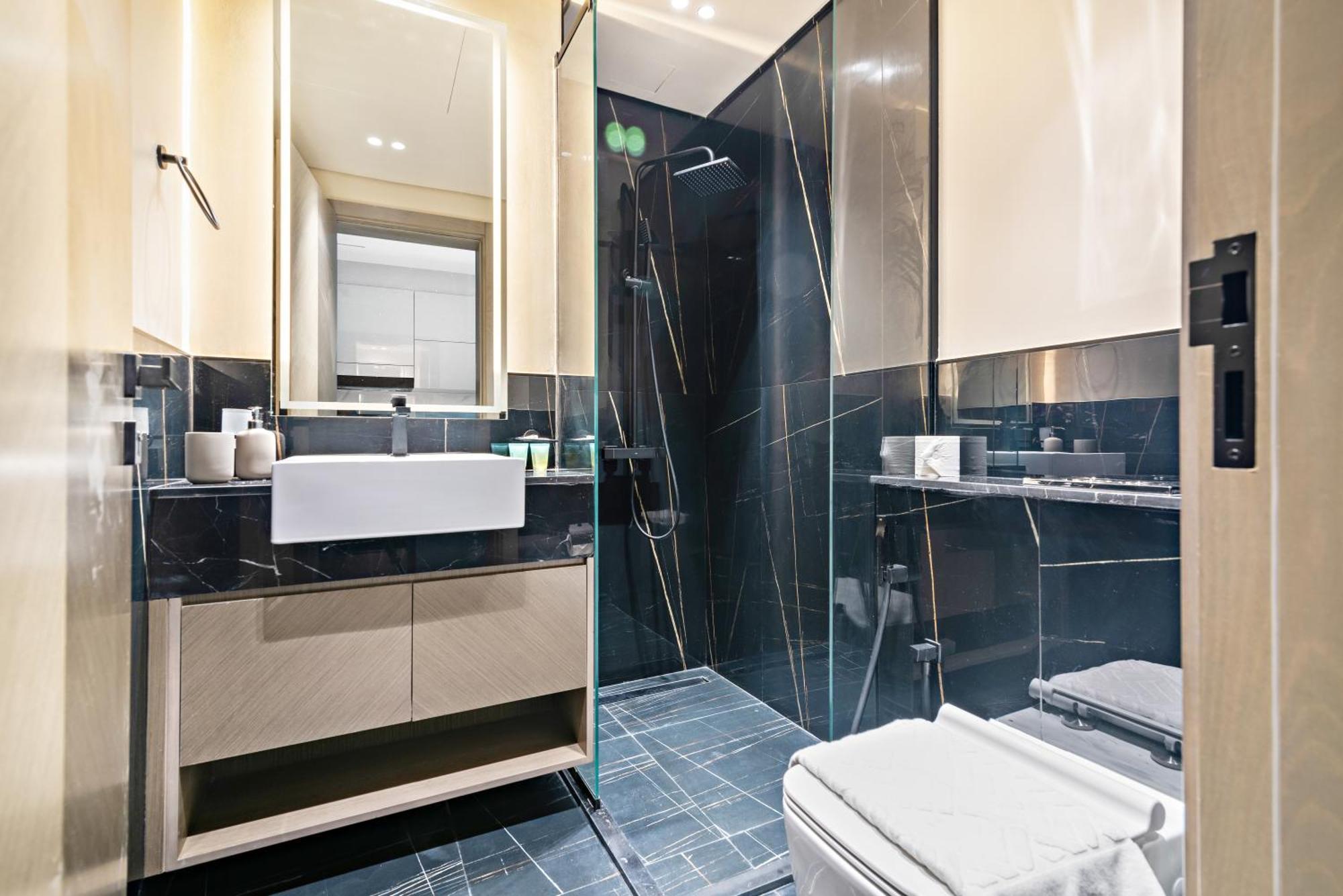 Furnished Binghatti Canal - Burj Khalifa View, Appartamento *