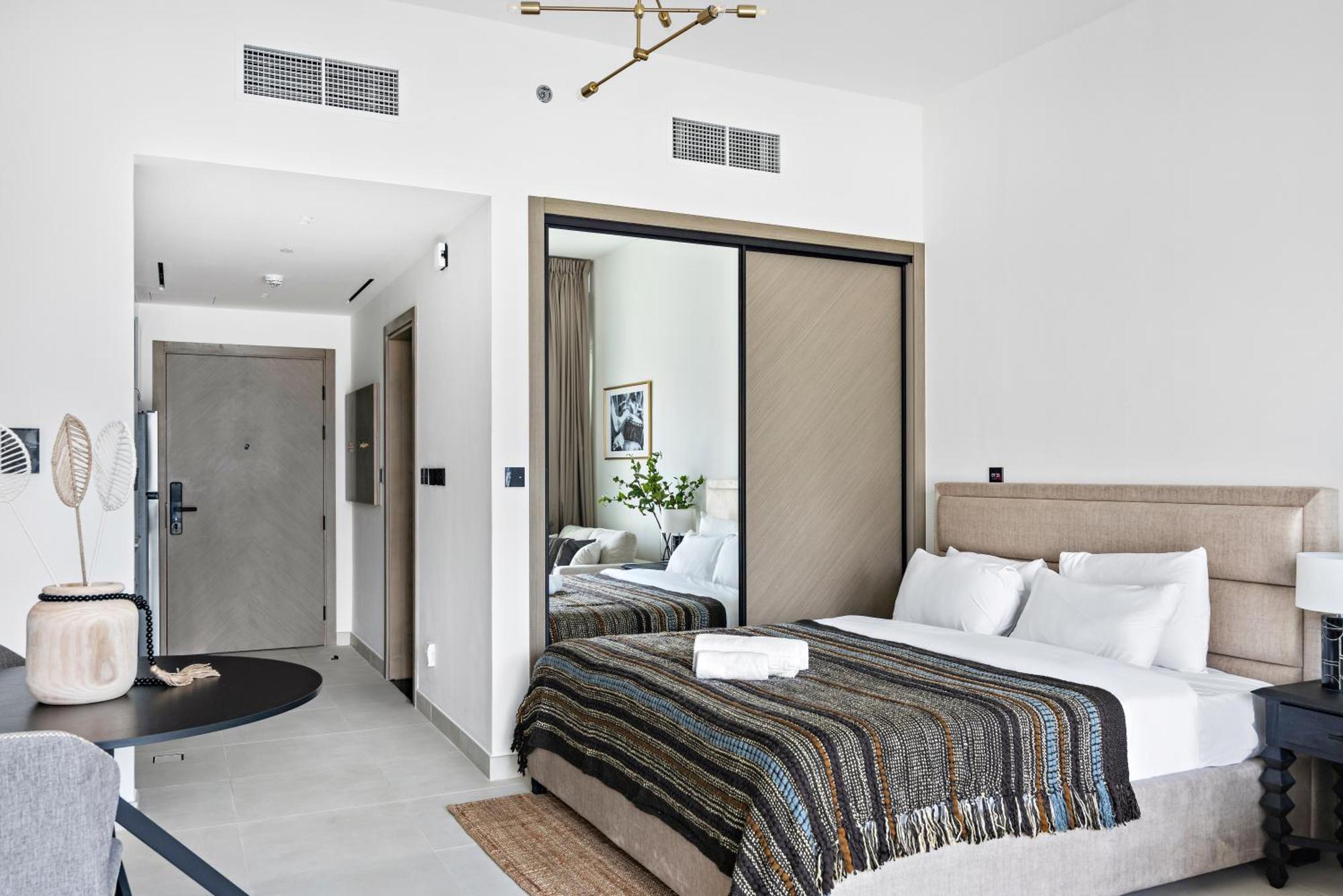 Furnished Binghatti Canal - Burj Khalifa View, Lägenhet Dubai