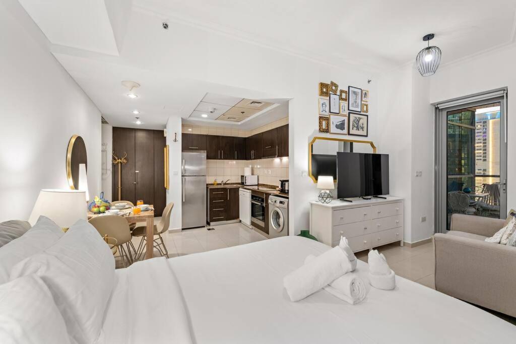 First Class Cozy Urban Retreat Apartment Dubai