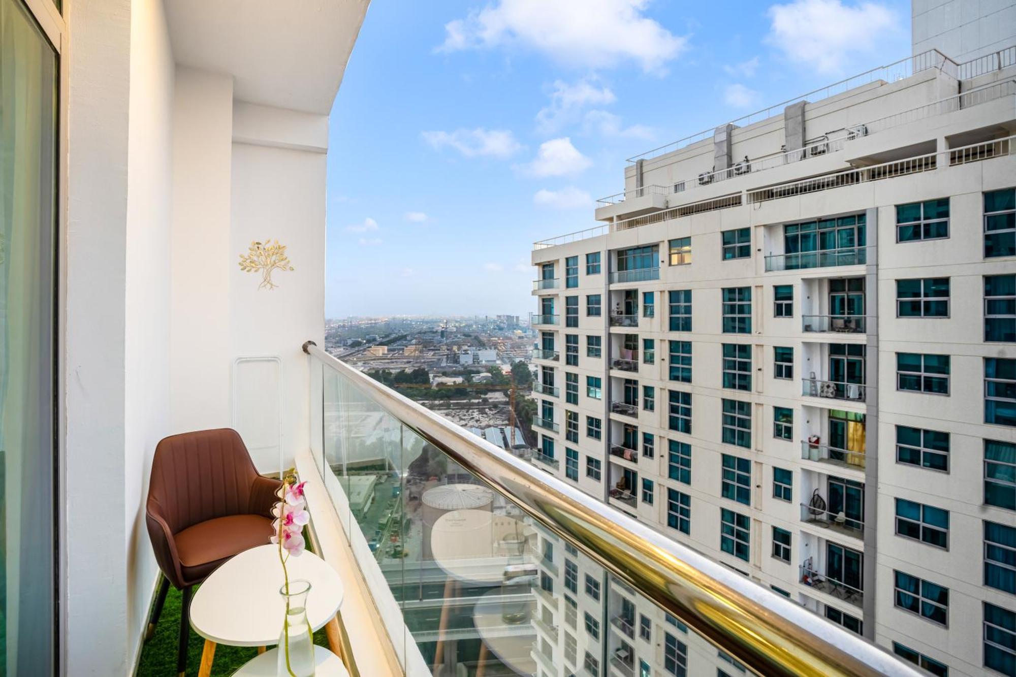 Elite Waterfront 3br Haven With Marina And Sea Views *
