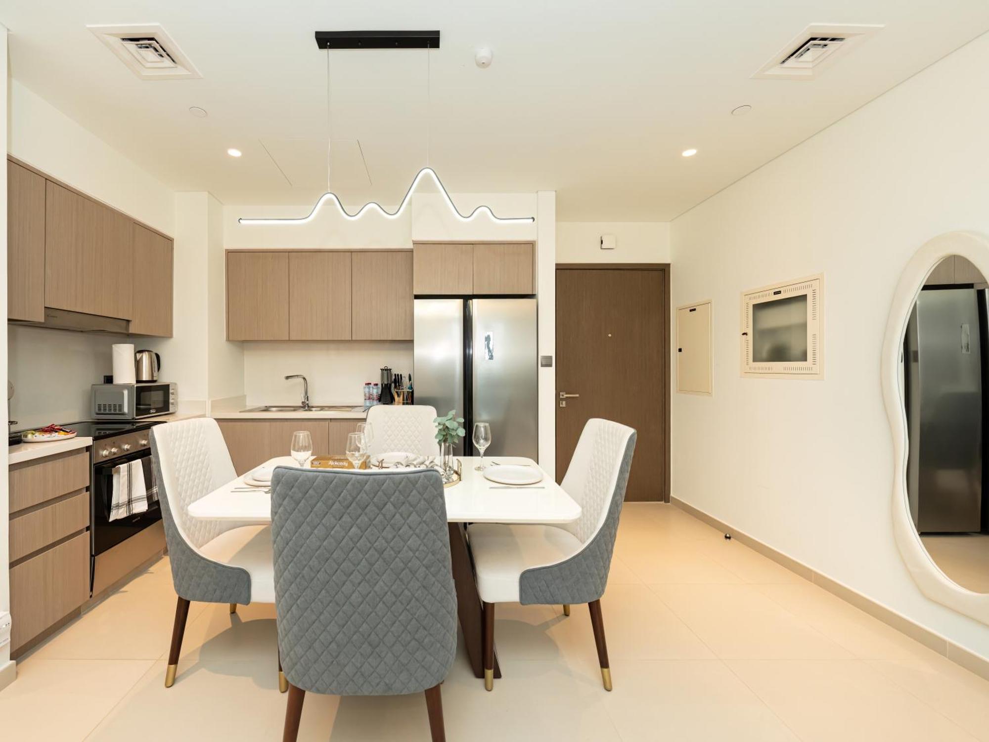Exquisite 2 Bedroom I Burj Khalifa & Fountain Views I Free Gym, Pool, Parking, Wi-fi And Ps5 I By Skyline Serenity Apartamento *
