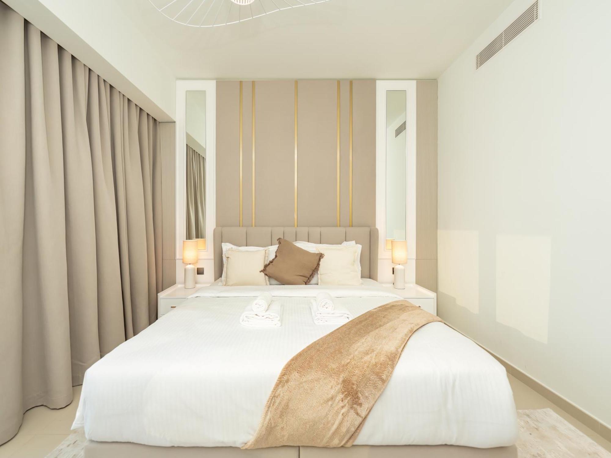 Exquisite 2 Bedroom I Burj Khalifa & Fountain Views I Free Gym, Pool, Parking, Wi-fi And Ps5 I By Skyline Serenity * Dubái
