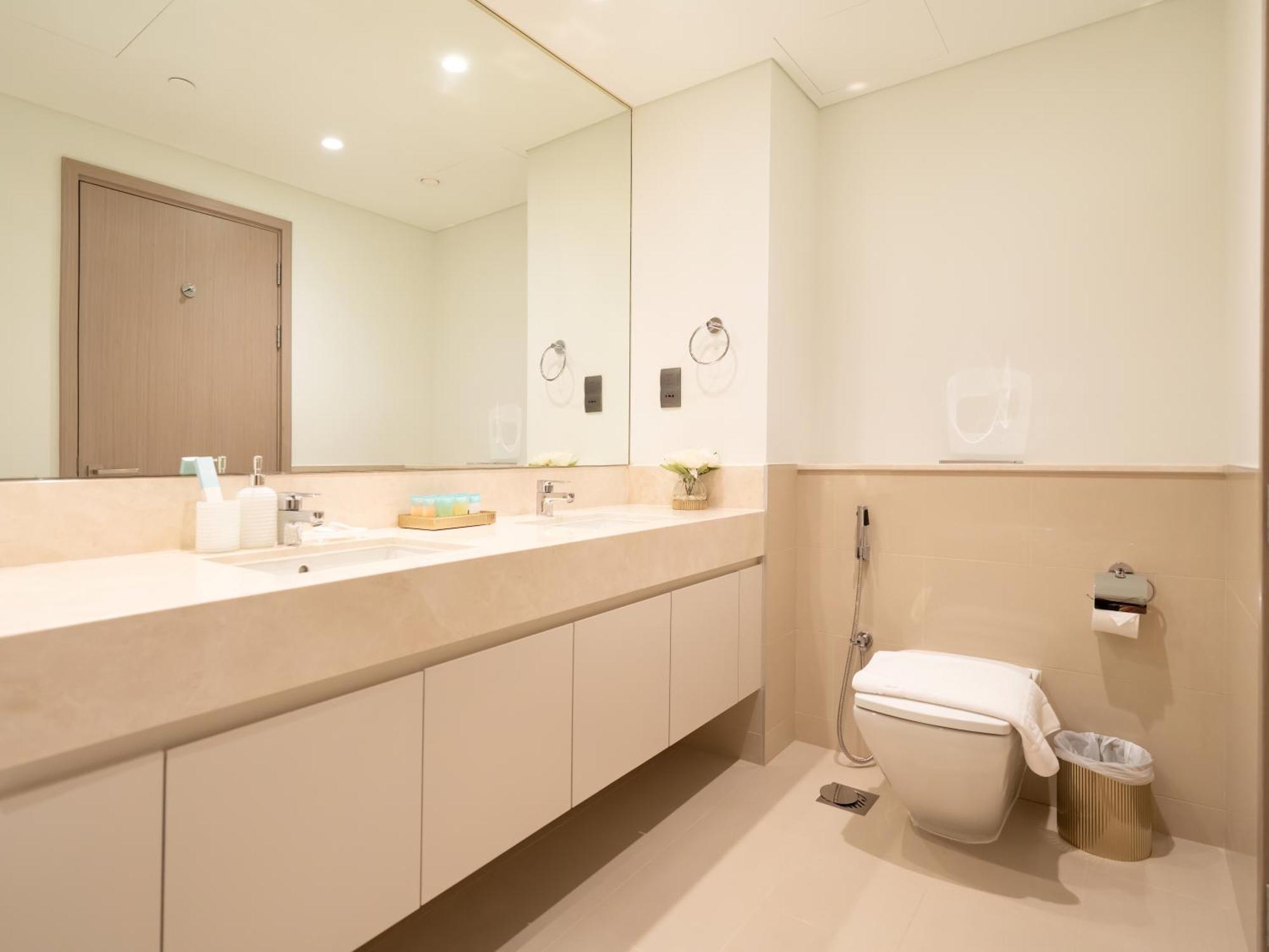Exquisite 2 Bedroom I Burj Khalifa & Fountain Views I Free Gym, Pool, Parking, Wi-fi And Ps5 I By Skyline Serenity Apartamento *