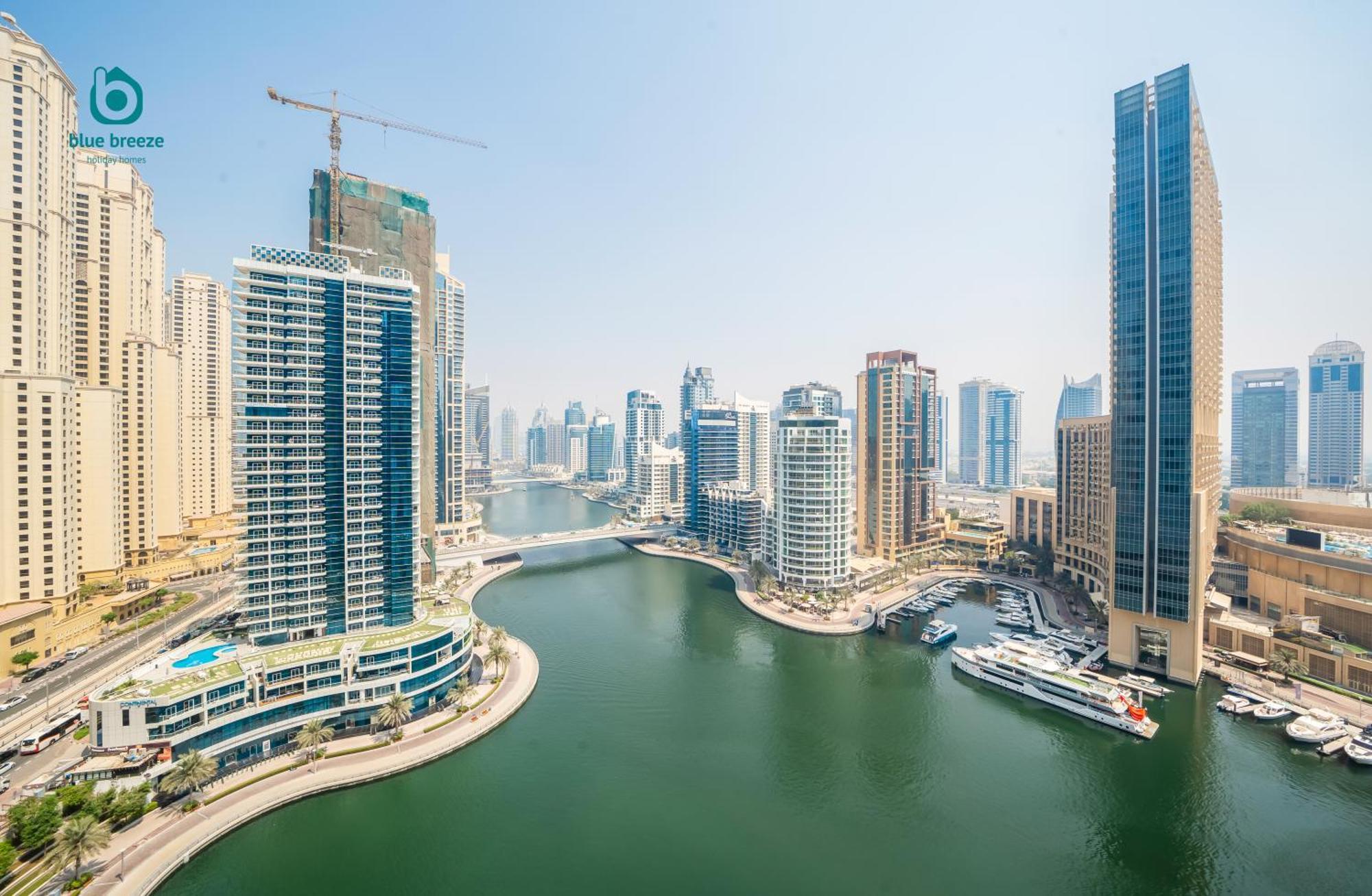 Blue Breeze - Chic Marina Retreat With Balcony And Canal Views Dubaï