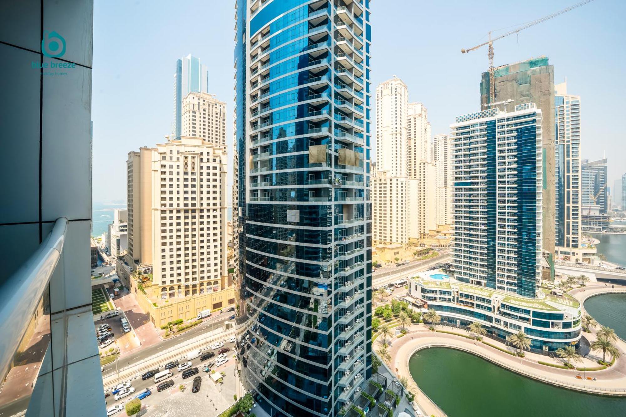 Appartement Blue Breeze - Chic Marina Retreat With Balcony And Canal Views